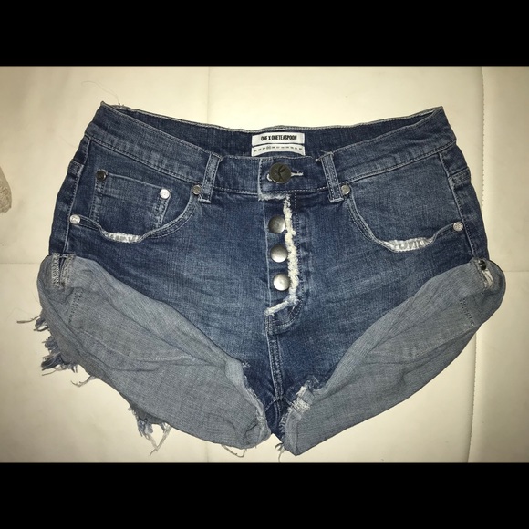 One Teaspoon bandits shorts - Picture 2 of 3